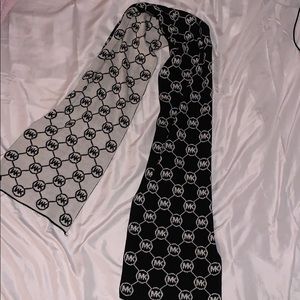 MICHAEL KORS LOGO SCARF